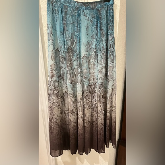 White House Black Market Dresses & Skirts - Beautiful long skirt